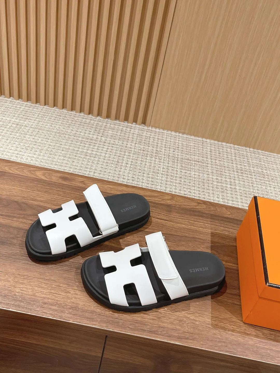 👟👟Ex-factory price 480👟👟 𝐇𝐞𝐫𝐦𝐞𝐬 Hermès second uncle slippers, you must call like crazy🙆 The classic + 2025 new color matching is also so beautiful. The contrasting splicing of different colors and materials can easily create a fashionable look Size: 35-45